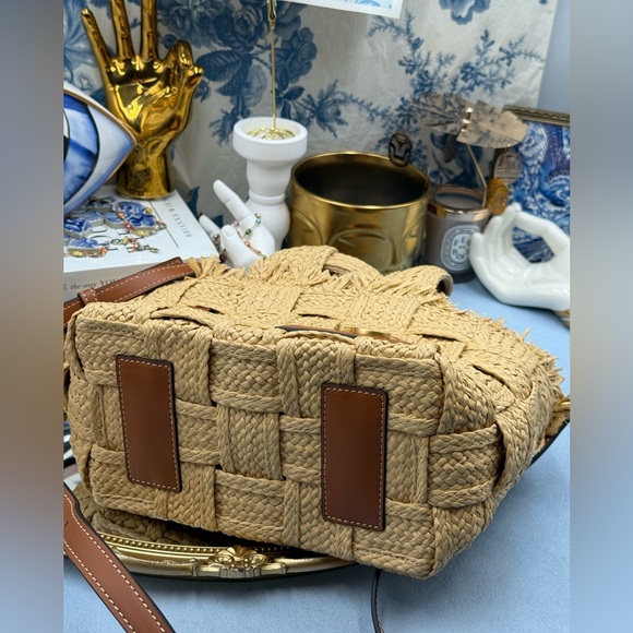 🆕 OROTON 🧿 NWOT Calypso Small Woven Straw Crossbody Tote, Natural & Saddle - Picture 16 of 16
